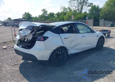 2023 Tesla Model Y Awd/Long Range Dual Motor All-Wheel Drive z USA, uszkodzony, nr VIN 7SAYGAEE5PF971132